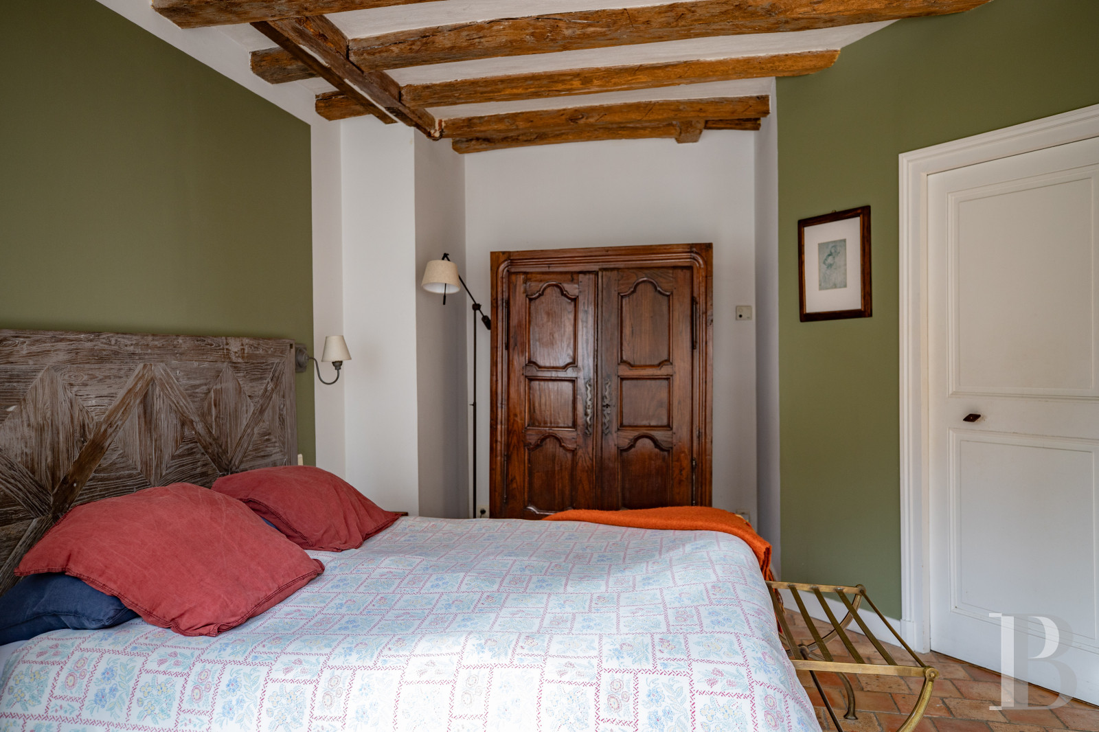 En Indre-et-Loire, sur les hauteurs d’un village, près d’Amboise, un château et son hameau en bordure de forêt - photo  n°22